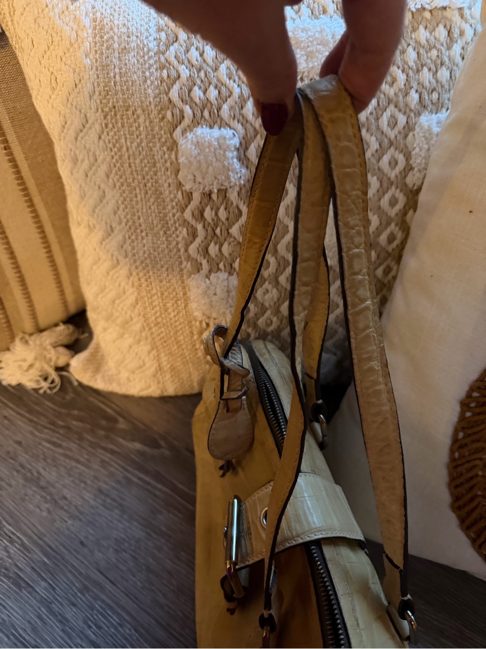Dooney & Bourke Tan Croc Embossed Buckle Handbag Vintage Style - Picture 5 of 7